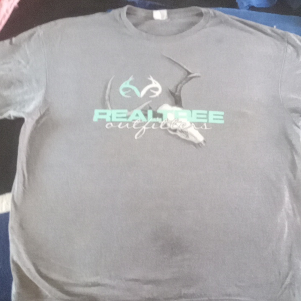 Realtree extra large tee.